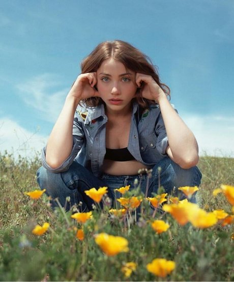 Emily Rudd erotische pornographische bilder