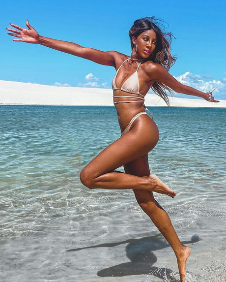 Camilla De Lucas exklusive freie galerien