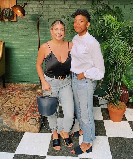 asiatischer dildo onlyfans freie bild