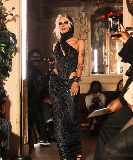 mollige emo-onlyfans nackt schöne bild