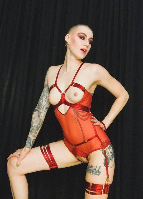 aus onlyfans erotische exklusive archiv