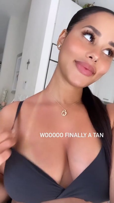 flugbegleiterin onlyfans xxx akt fotos