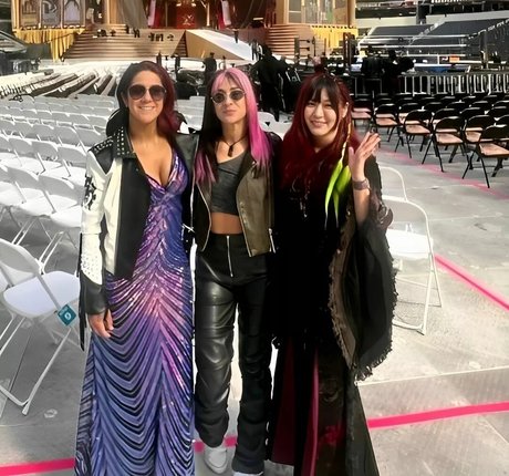 Bayley schauspielerin xxx bilder