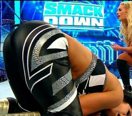 Bayley nackt erotische foto