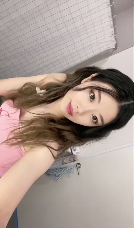 fitnessstudio-influencer onlyfans sexy nackte bild