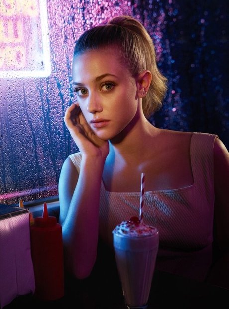 Lili Reinhart kunst erotische bild