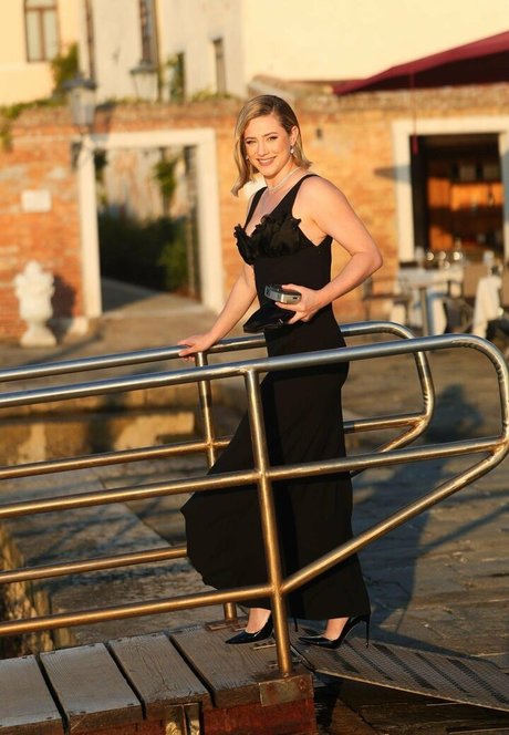 Lili Reinhart nackte bild