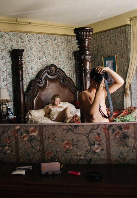 Lili Reinhart pornostar bild