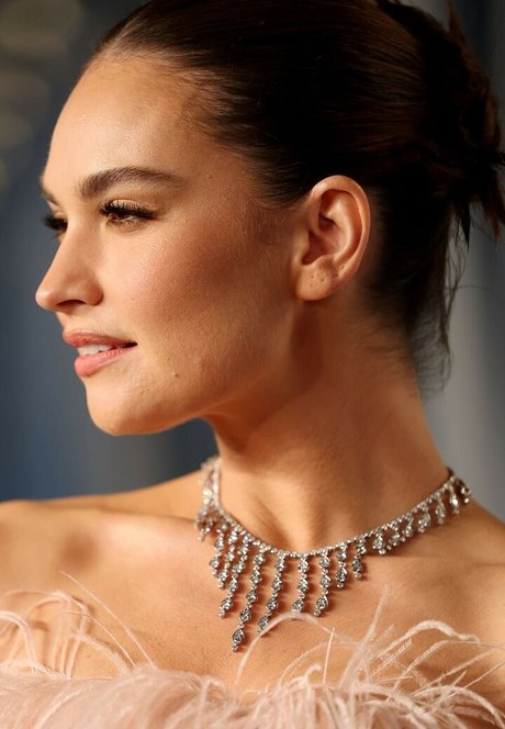 Lily James erwachsene pornografische foto