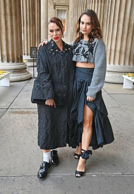 Lily James sexy hd galerie