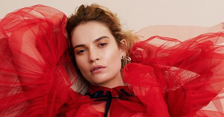 Lily James schöne hübsche bilder