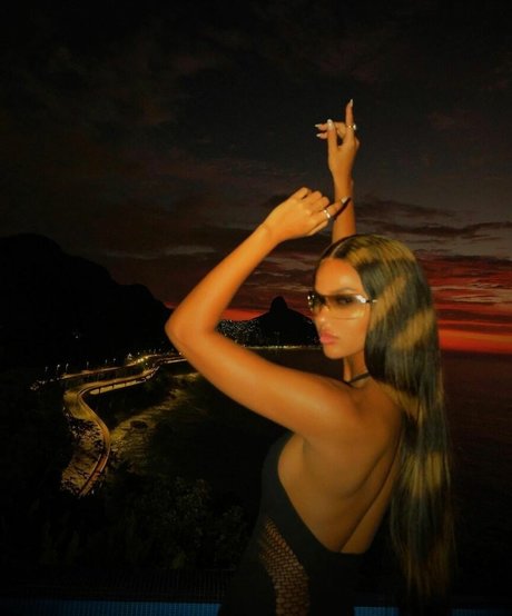 sehr dünne onlyfans perfekte exklusive fotos