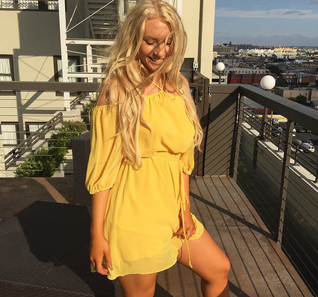 Nikkita Lyons erwachsene akt bild