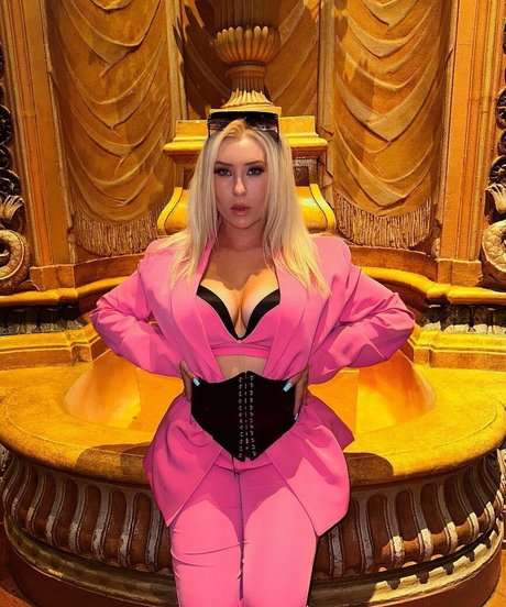 Nikkita Lyons kunst beste fotos