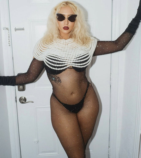 Nikkita Lyons nackt hübsche bilder