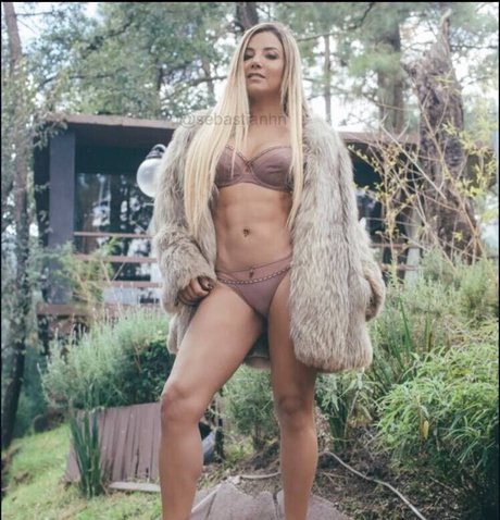 Aleida Nunez sexy kostenlose galerie