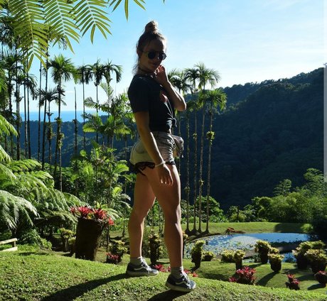 asiatische teenager-onlyfans nackt top foto