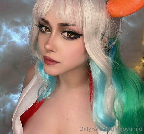 Moyumii hübsche heiße foto