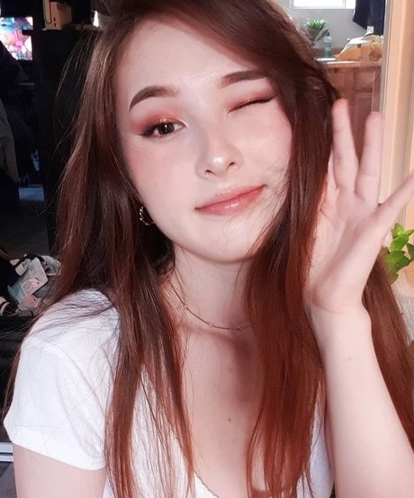 asiatische lesbische onlyfans kunst exklusive bilder