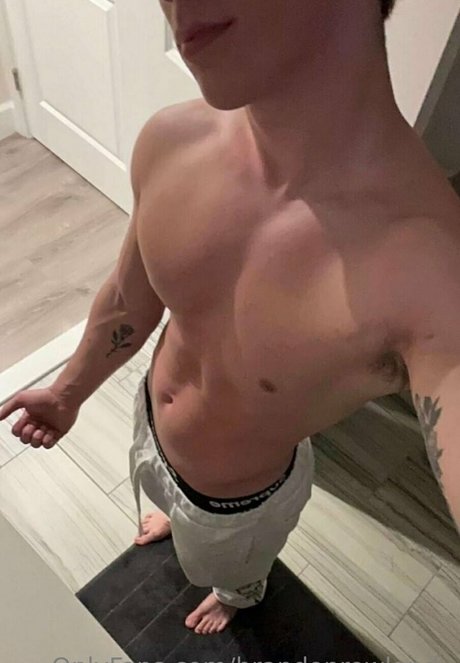 brandonrowlandx model hd bilder