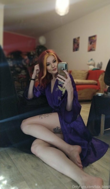 lida bond top pornografische foto