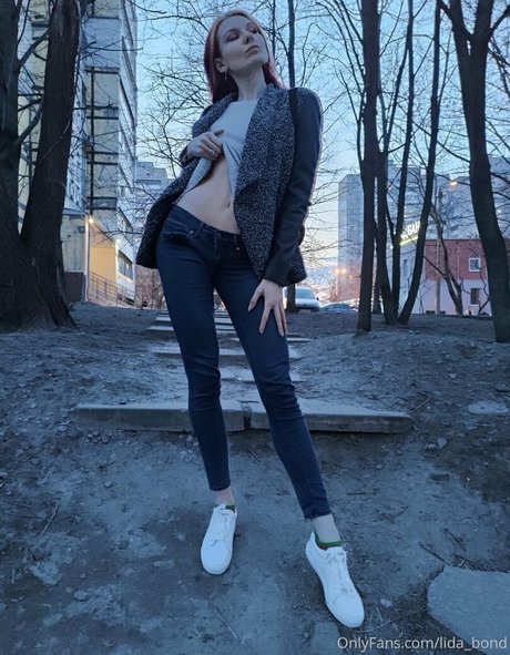 lida bond model kunst galerien