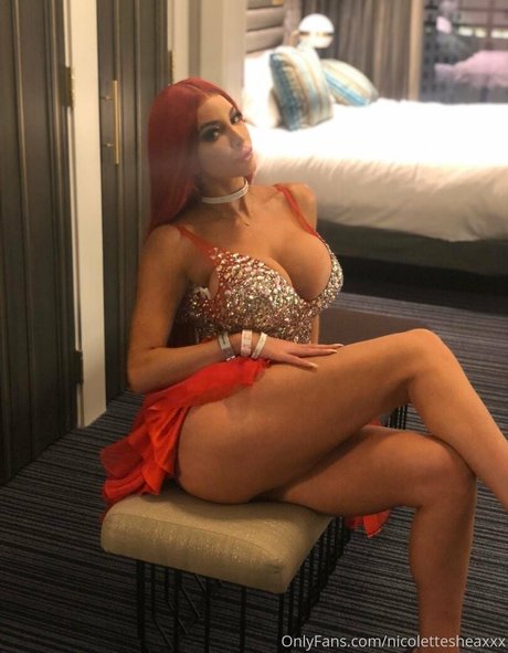 nicolettesheasquad model nacktheit foto