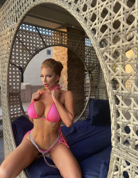 nicolettesheasquad nackte pornostar bild