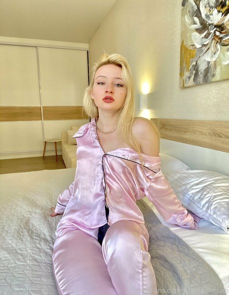 valeryjonesvip model porno archiv