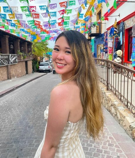 ExtraEmily erwachsene nackte bilder