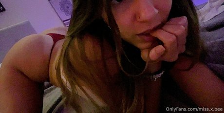 Miss x bee kunst porno bilder