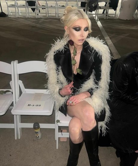 Taylor Momsen porno schöne bilder