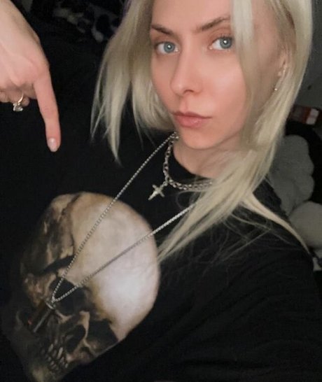 Taylor Momsen porno galerien