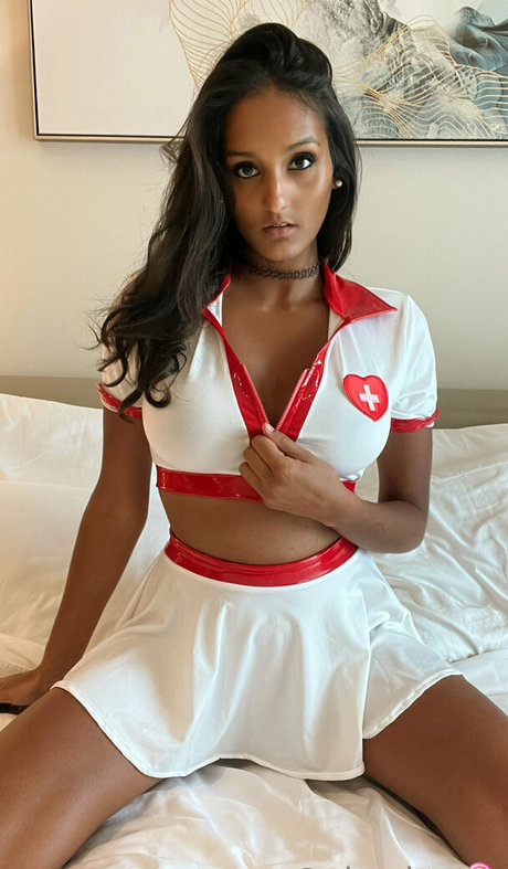 nina lea nacktheit akt galerien