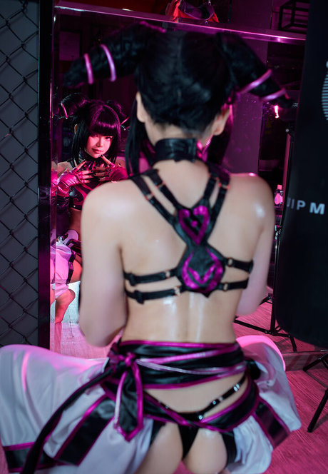 ZinieQ Cosplayer freie porno bild