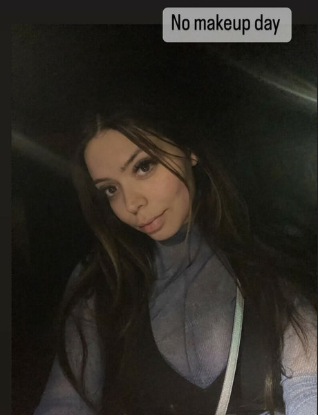 Adept nackt hübsche foto