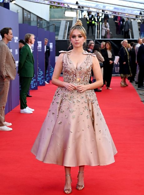 Aimee Lou Wood beste xxx galerie