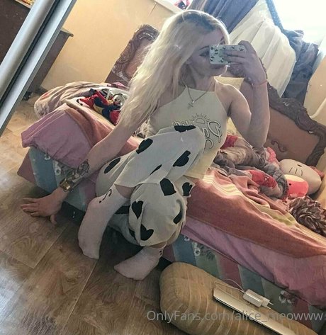 skinny tyan model nackt bilder