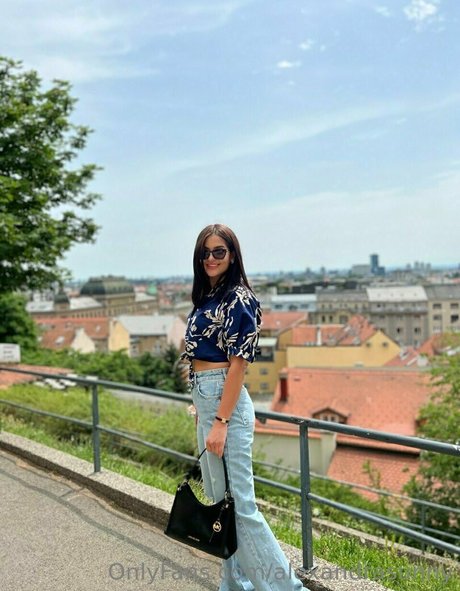 große vollbusige onlyfans nacktheit heiße bild