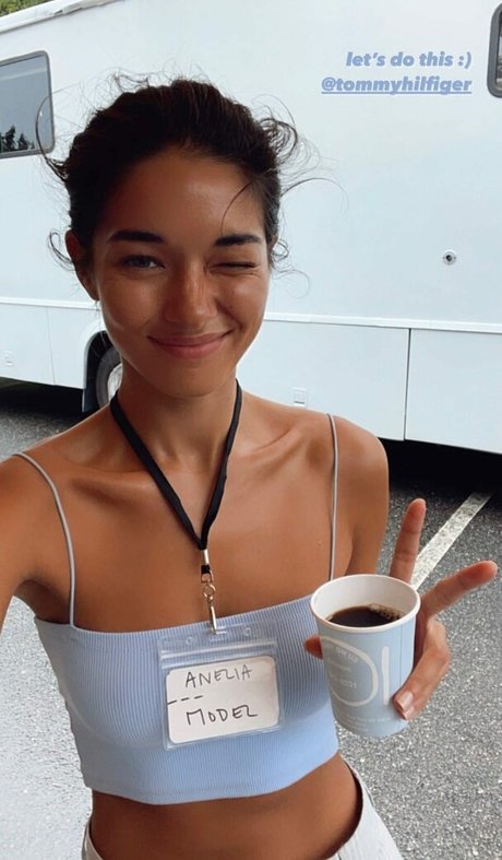 Anelia Moor hübsche erotische fotos