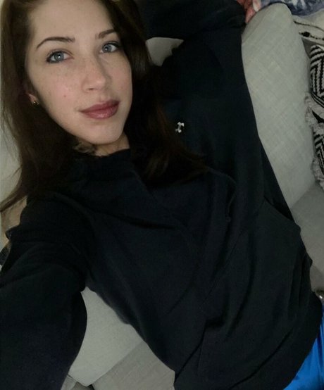 Allie Lilac exklusive nackten bild