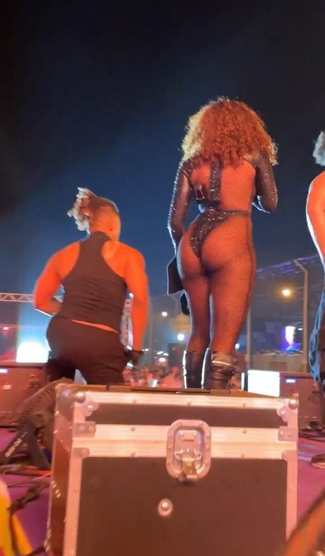 unerwartete onlyfans nacktheit schöne galerie