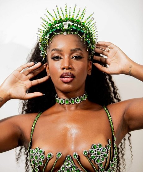 Iza Cantora exklusive pornostar bilder