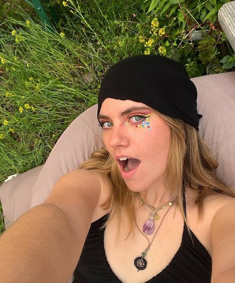 Axelle Maga nackt heiße bild