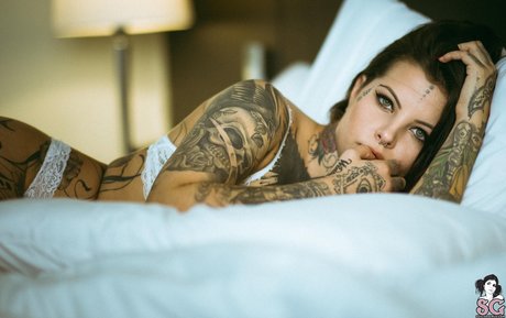 Marjo Suicide hübsche perfekte bild