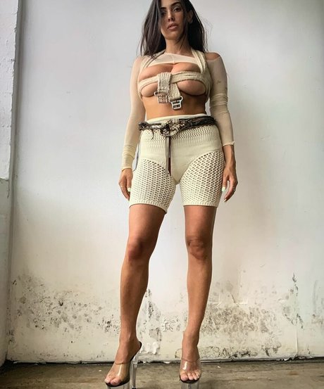 Bianca Censori porno perfekte bild