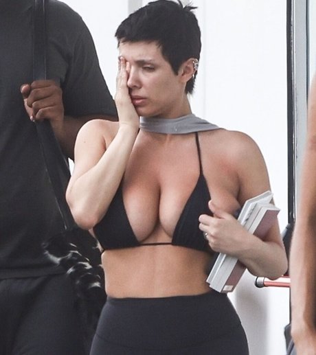 Bianca Censori hd beste archiv