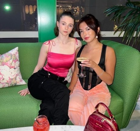 Thomasin Mckenzie model perfekte foto