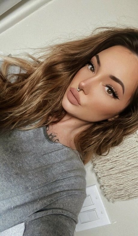 Brittany Zapata erwachsene exklusive foto