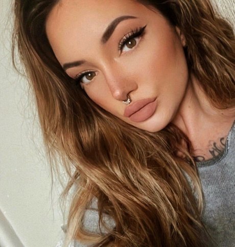 Brittany Zapata exklusive porno bilder